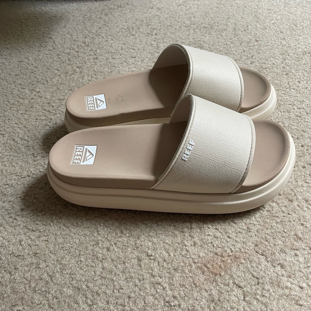 Reef Women's Tan Slide Sandals